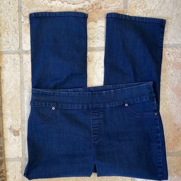 Chico’s Pull On Straight Leg Denim Jeans Womens 2.5 stretch pockets slimming - Picture 1 of 9